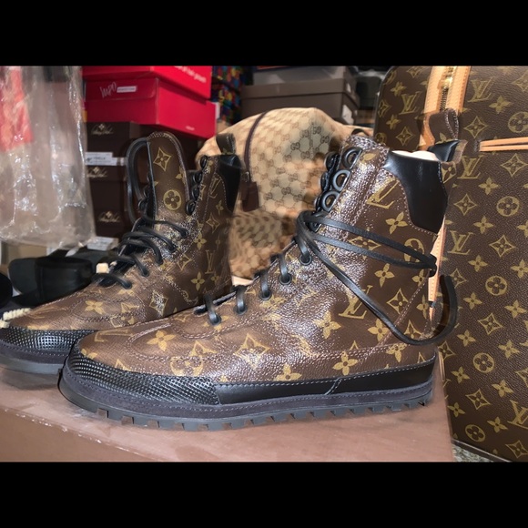 LOUIS VUITTON BOOTS SIZE 39 BRAND NEW WITH BOX - Picture 2 of 6